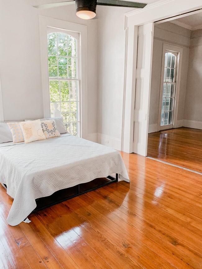 Building Photo - 3404 Dauphine St