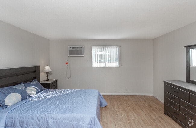 Studio - 405 SF - Qube