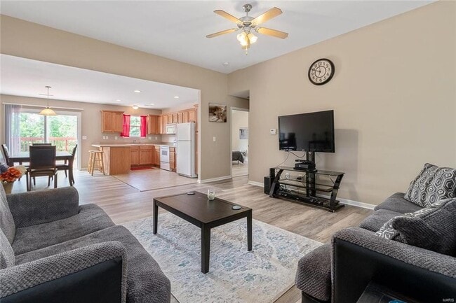 Building Photo - Updated home close to post!