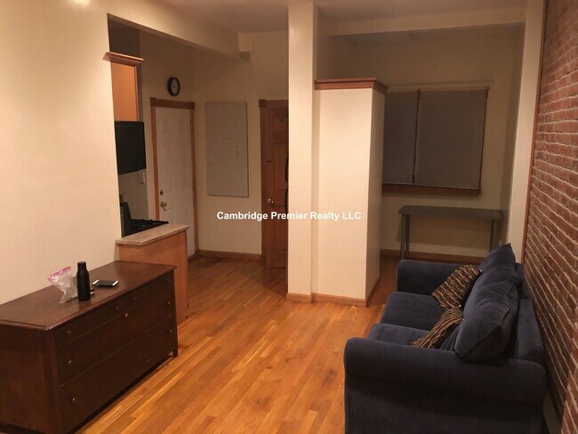 Building Photo - 44 Highland Ave