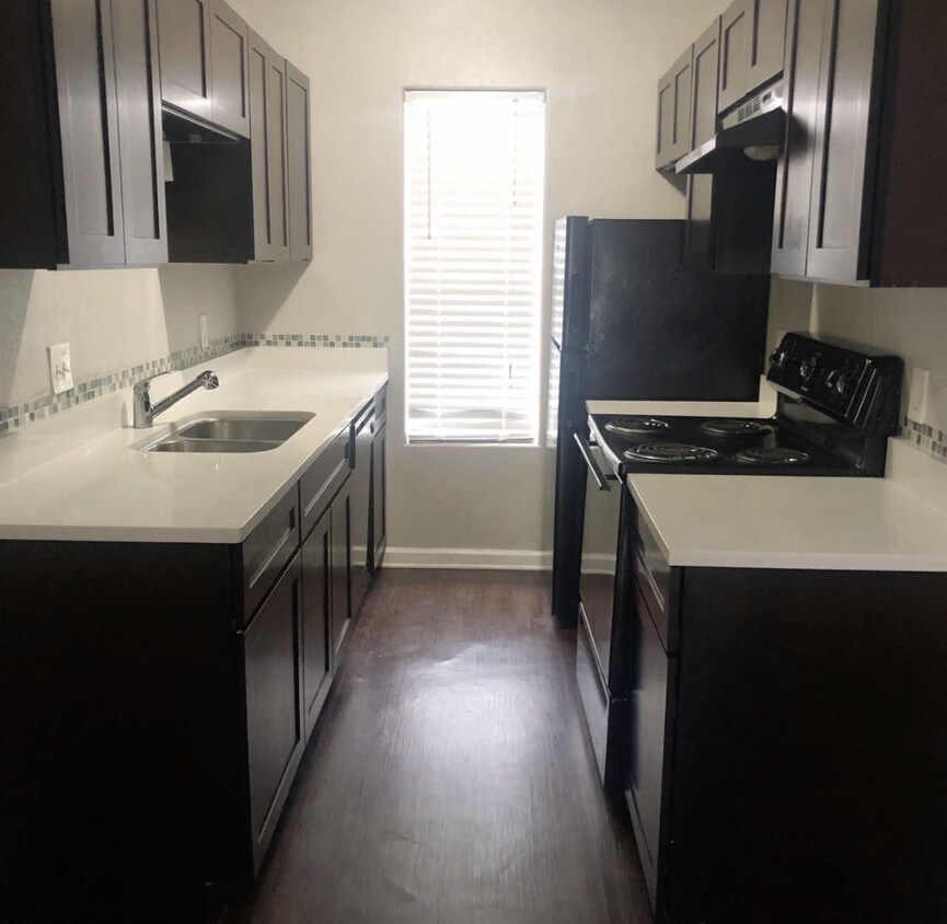 Foto principal - 800 Benge Dr