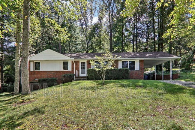 Building Photo - 325 Comet Dr