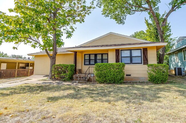 Foto del edificio - Well maintained 3 bedroom home in 76107