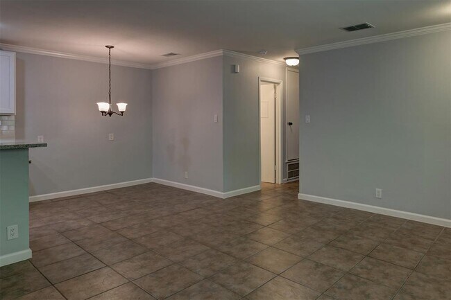 Building Photo - 800 Osage Dr