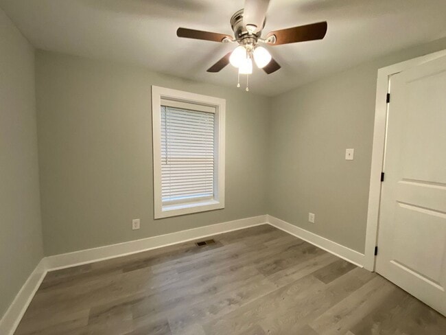 Building Photo - PRE-LEASING FOR AUGUST 2026!