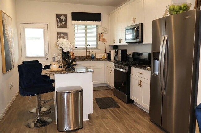 Foto del edificio - 1300 Coco Ray Ln