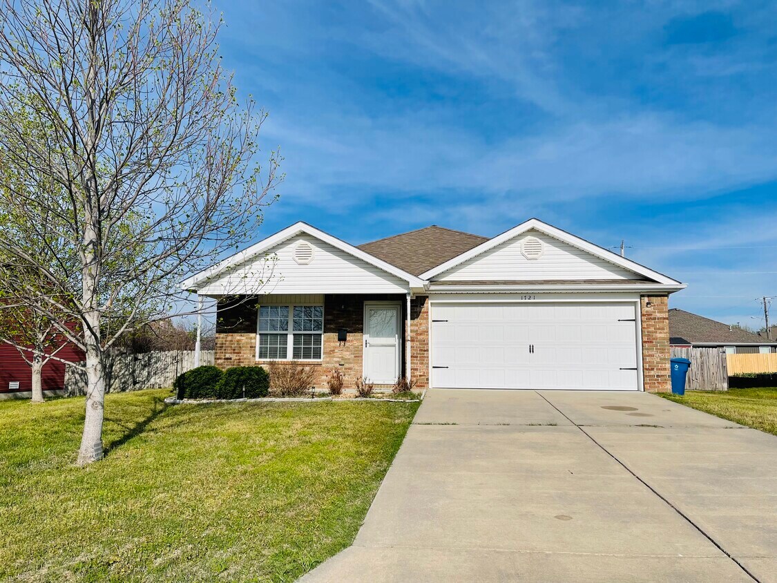 1721 Massachusetts Ave, Joplin, MO 64804 House Rental in Joplin, MO