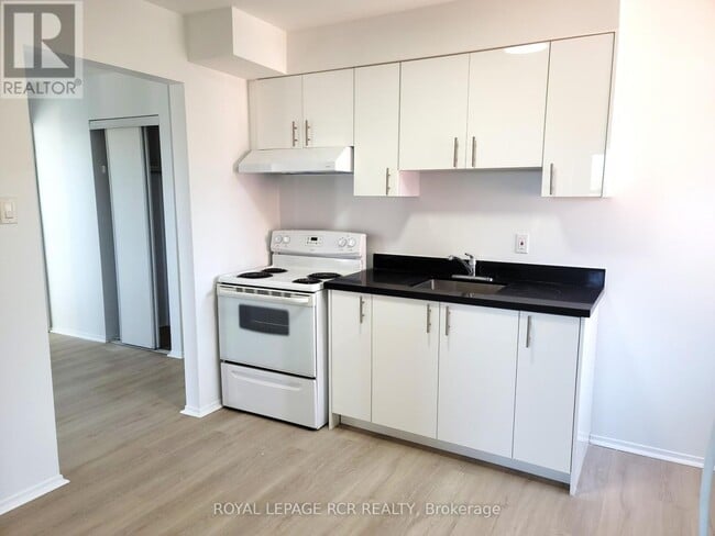 Building Photo - 2 Orchard Heights Blvd