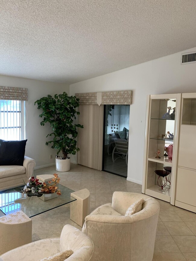 Building Photo - 6128 Kings Gate Cir