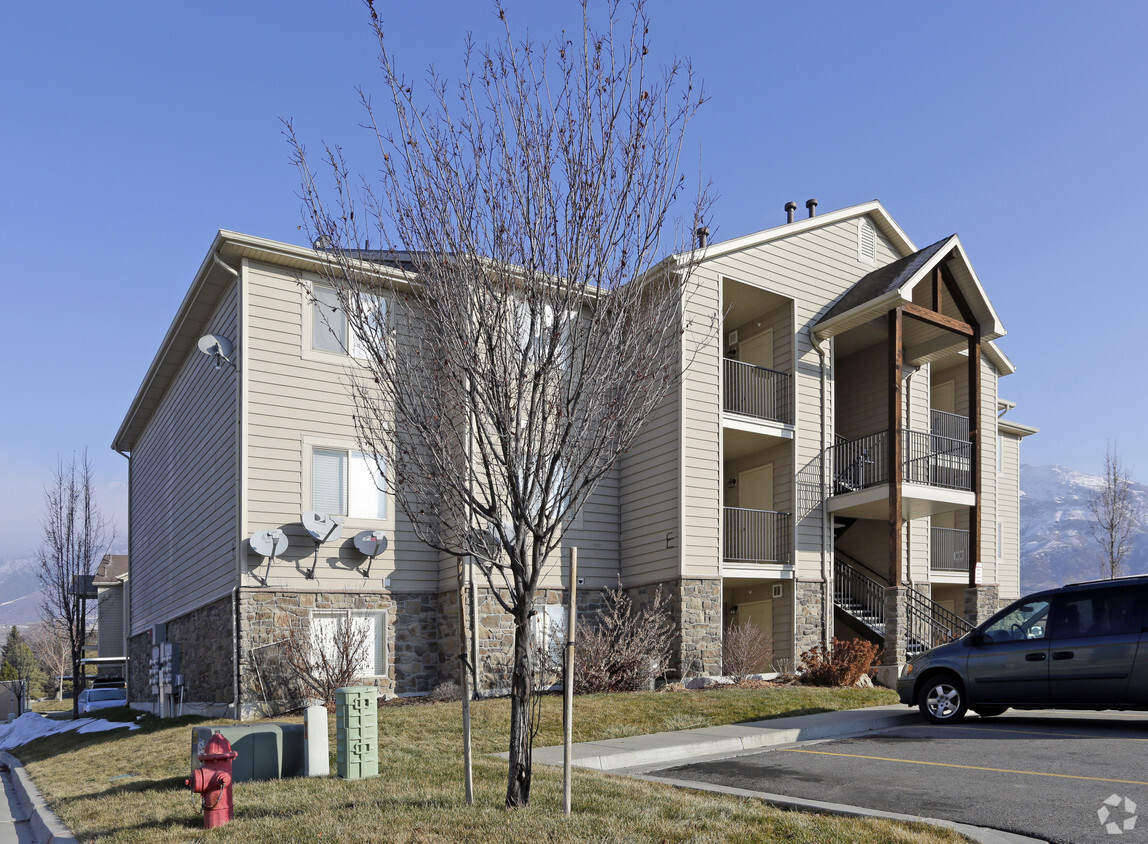 Building Photo - The Georgian at Colonial Springs