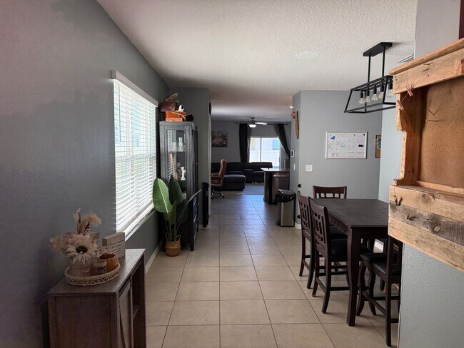 Building Photo - 3 Bedroom 2 Bath Single-Family Home (Garden Village)