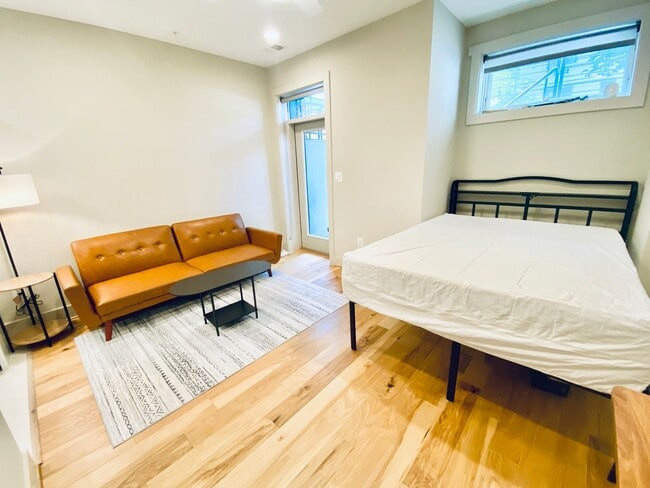 Private Living Space - 527 Longfellow St NW