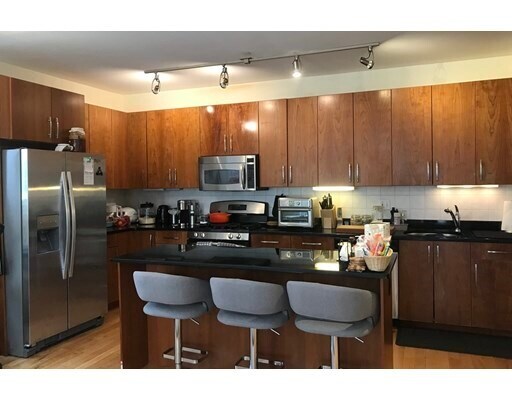 Foto del edificio - 36 Bay State Rd