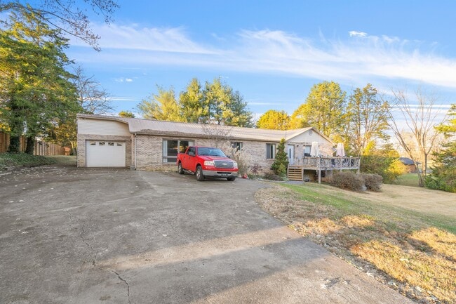 Building Photo - 6501 Beaver Ridge Rd