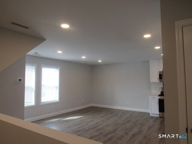 Building Photo - 10 Bouton St