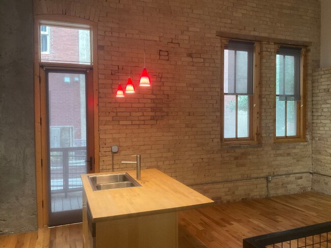 Foto del edificio - 342 W 200 S