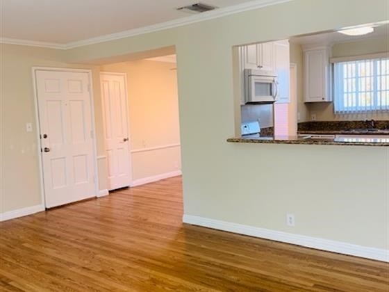 Foto del edificio - 302 N Hollywood Way