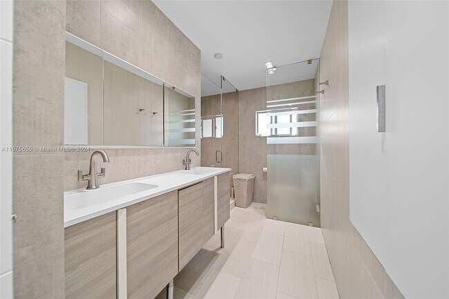 Building Photo - 4541 Post Ave