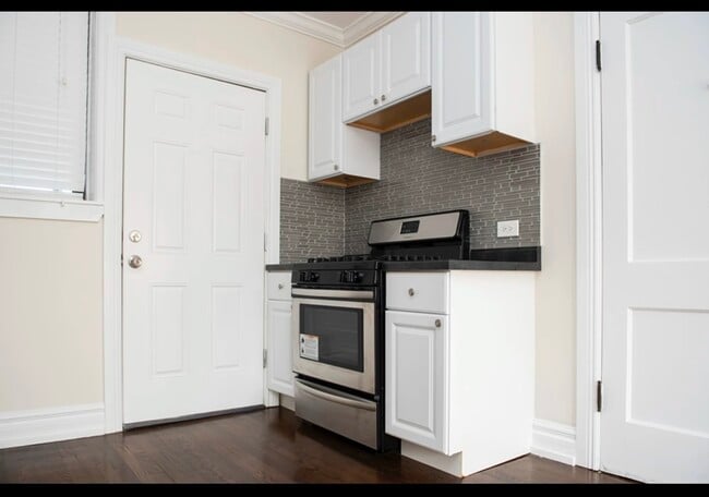 Building Photo - 1056 W Lill Ave