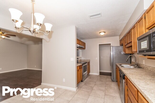 Building Photo - 4737 Cloverhill Cir S