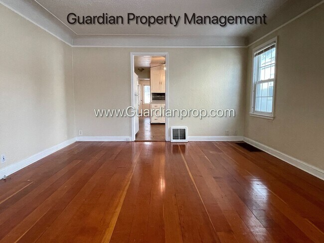 Foto del edificio - 4618-4620 Cedar Ave S