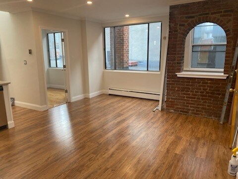 Building Photo - 215 Hanover St