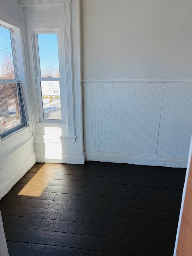 Building Photo - 362 9th St