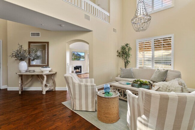 Building Photo - This Beautiful Fully Furnished Monarch Bea...