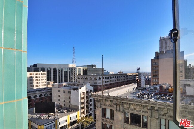 Building Photo - 849 S Broadway