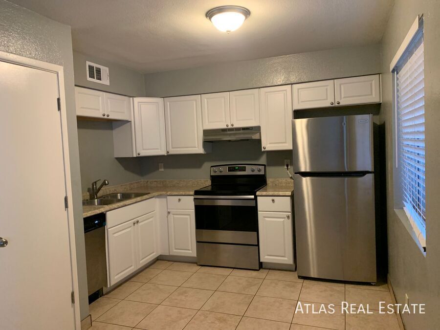 Foto principal - ***One Month Free***2 Bedroom 1 Bath close...