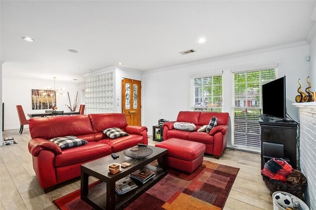 Foto del edificio - 4025 Essex Ln