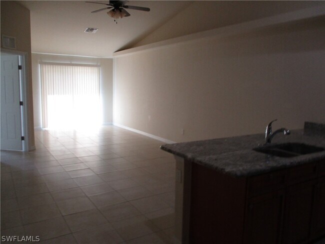 Foto del edificio - 4712 SE 4th Pl