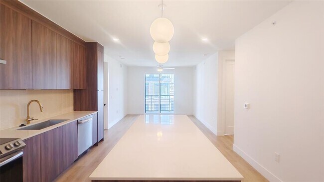 Foto del edificio - 1701 Simond Ave Ave