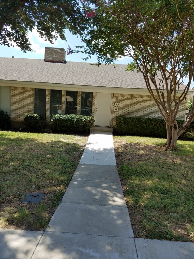 Building Photo - 320 Towne House Ln