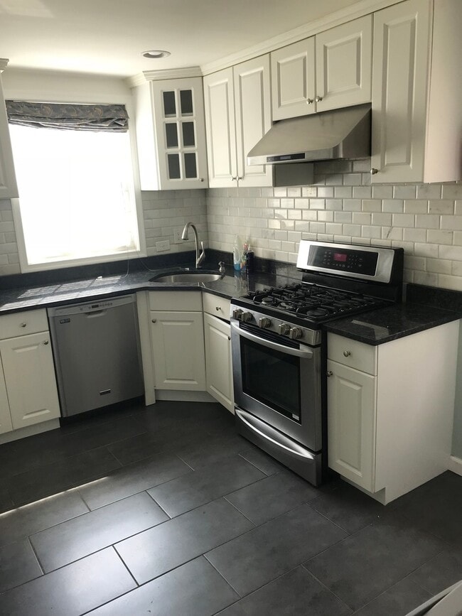 Building Photo - Updated Home in Radnor Township- Walking D...