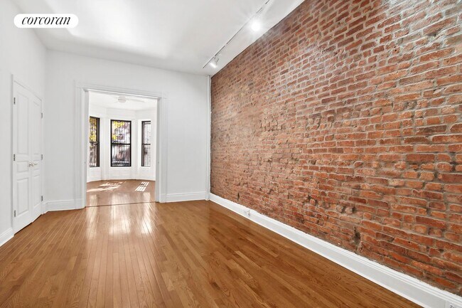 Building Photo - 683 Degraw St