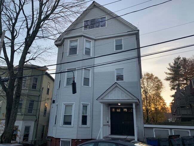 Building Photo - 83 Sheridan St