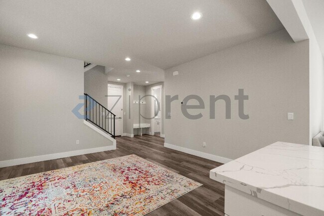 Building Photo - Unit A
