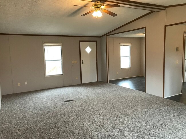 Foto del edificio - 3 Bedroom 2 Bath Home on 2 Acres For Rent!