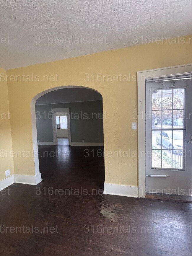 Foto del edificio - 3 bed 1 bath available NOW!