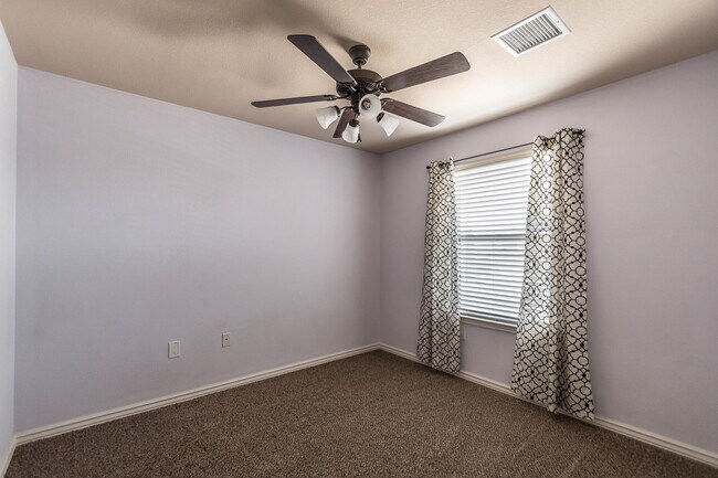 Foto del edificio - All the amenities at a great price