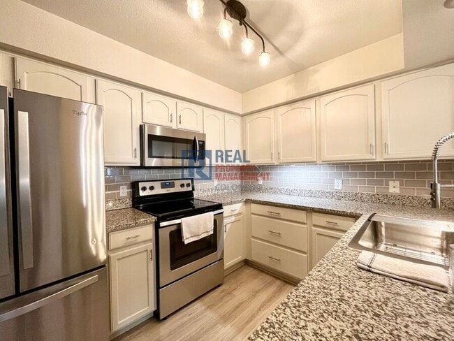 Building Photo - 13900 Lake Song Ln