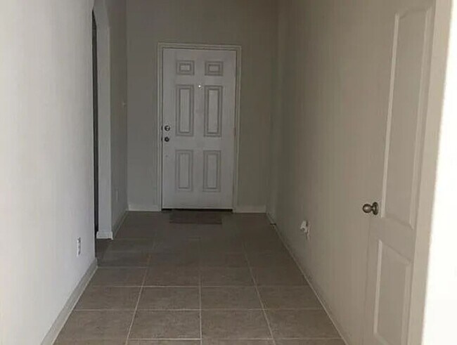 Foto del edificio - 1323 Chapman Dr