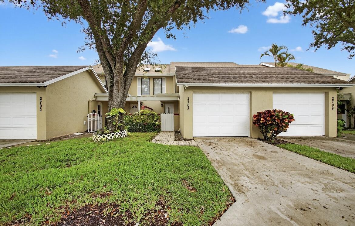 Foto principal - 2703 Maplewood Dr