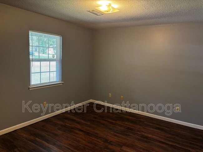 Foto del edificio - 5378 Matthews Dr