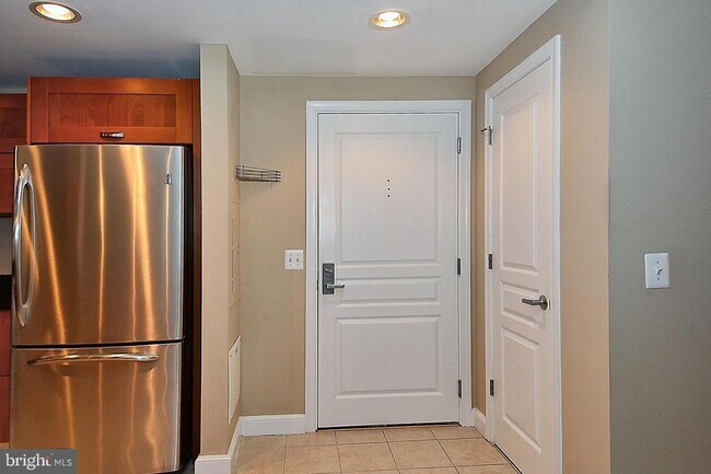 Foto del edificio - 2451 Midtown Ave