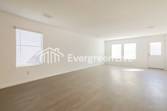 Foto del edificio - 832 Dressage Ln