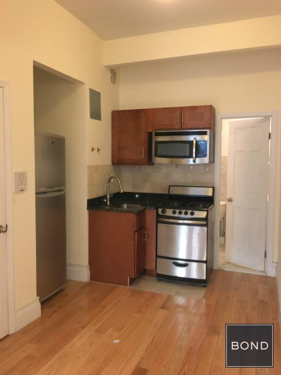 Building Photo - 418 E 78th St