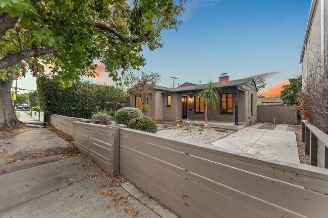 Foto del edificio - 3781 Greenwood Ave