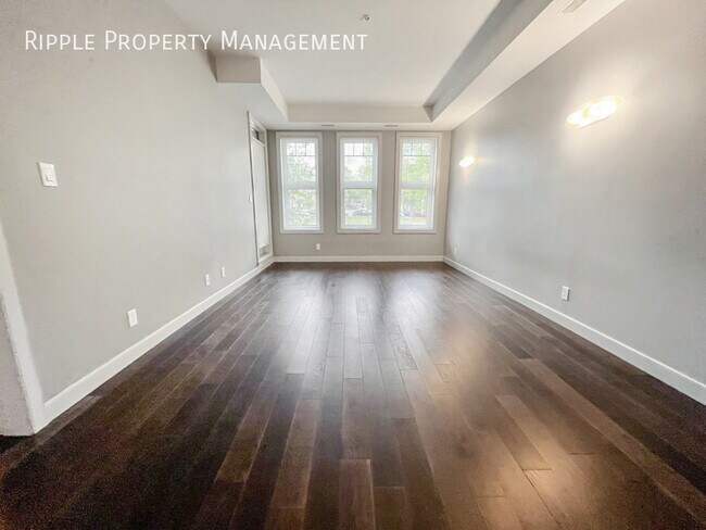 Building Photo - CONTEMPORARY 3-BED, 2-BATH CONDO | PRIME NW LOCATION NEAR UNIVERSITY & LRT